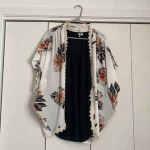 Umgee kimono/ top. Size S/M NWOT. Comes from smoke free and pet free home.